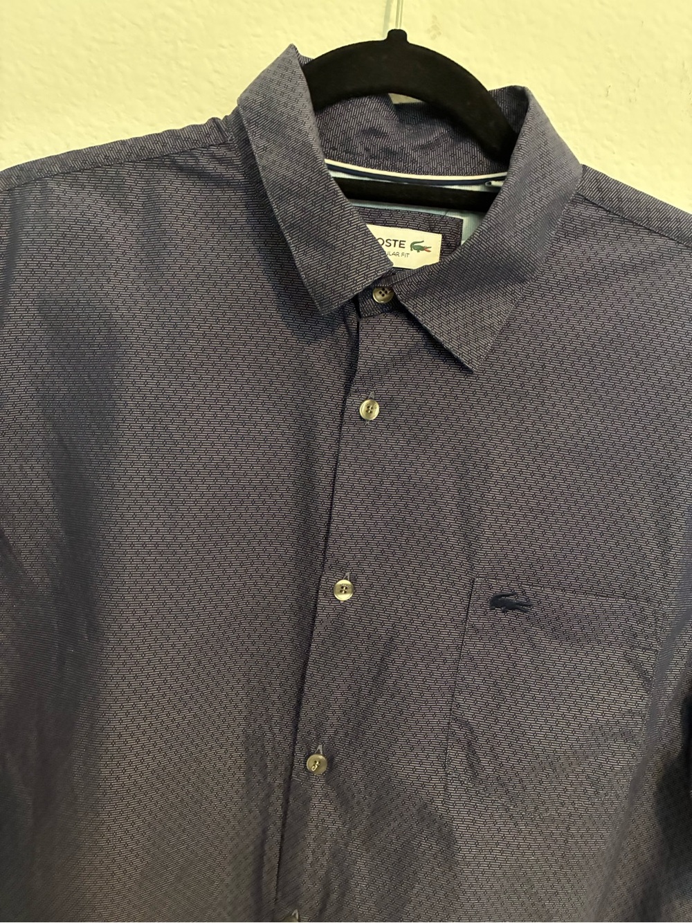 Lacoste Men's Short-Sleeve Button-Down Shirt in Navy with Micro Pattern - Picture 2 of 5